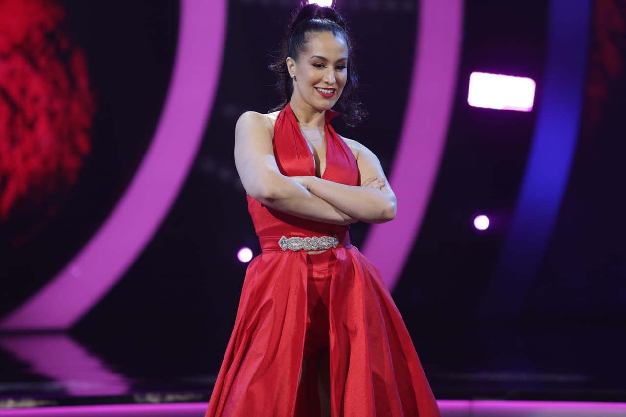 La cantante lució sus mejores pasos para poder permanecer en la competencia.