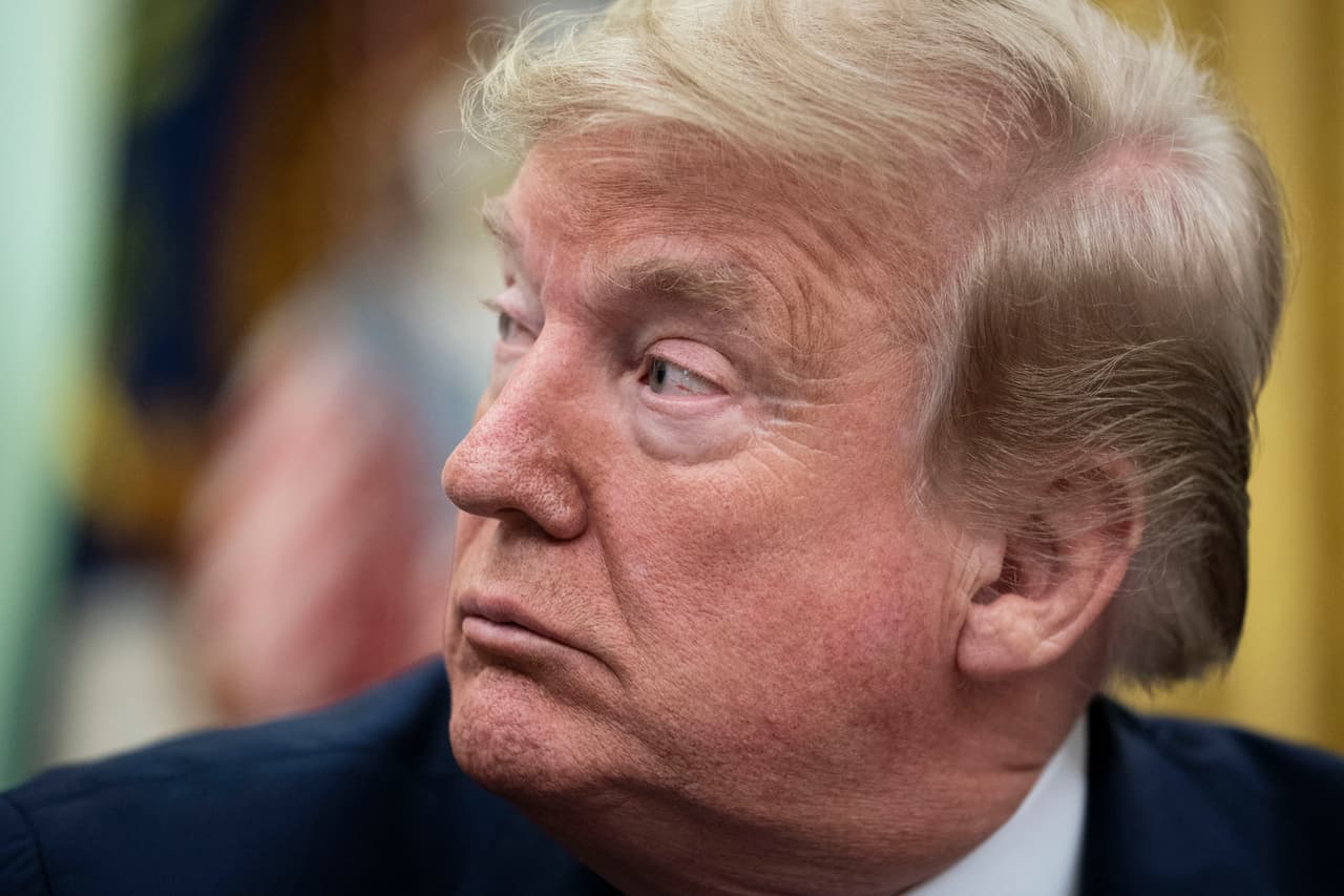 Más de 5,000 personas buscan unirse a la demanda contra Trump por negar 'cheque' a ciudadanos casados con indocumentados