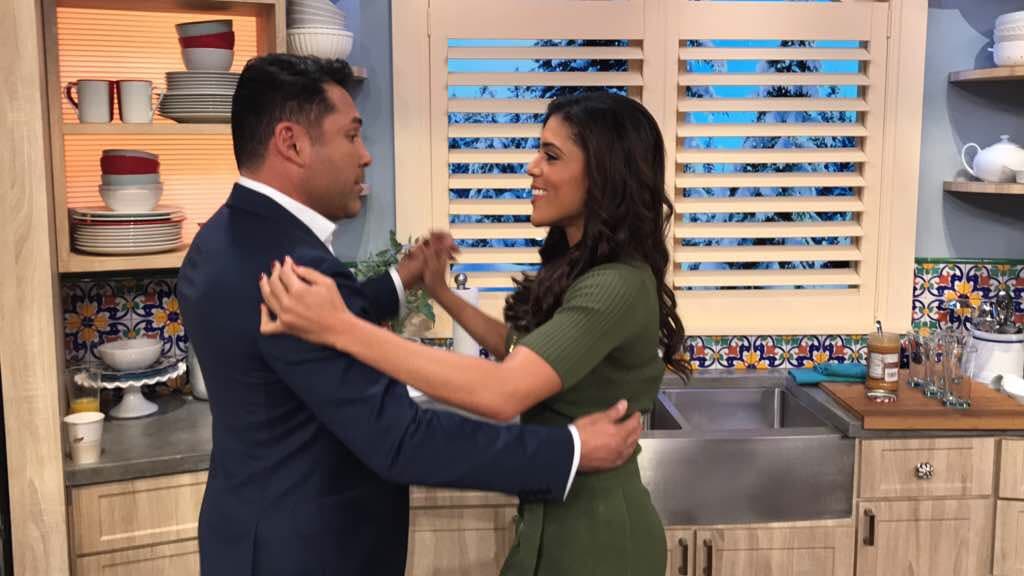 Oscar de la Hoya se dejó contagiar por el ritmo dominicano de Francisca Lachapel.