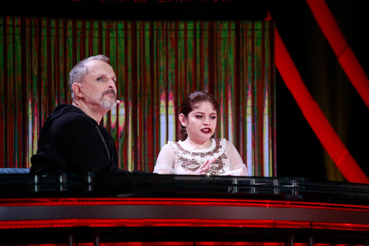 Karol, al igual que Verónica Castro, también se enchiló con la torta ahogada, tradicional de Guadalajara, Jalisco.