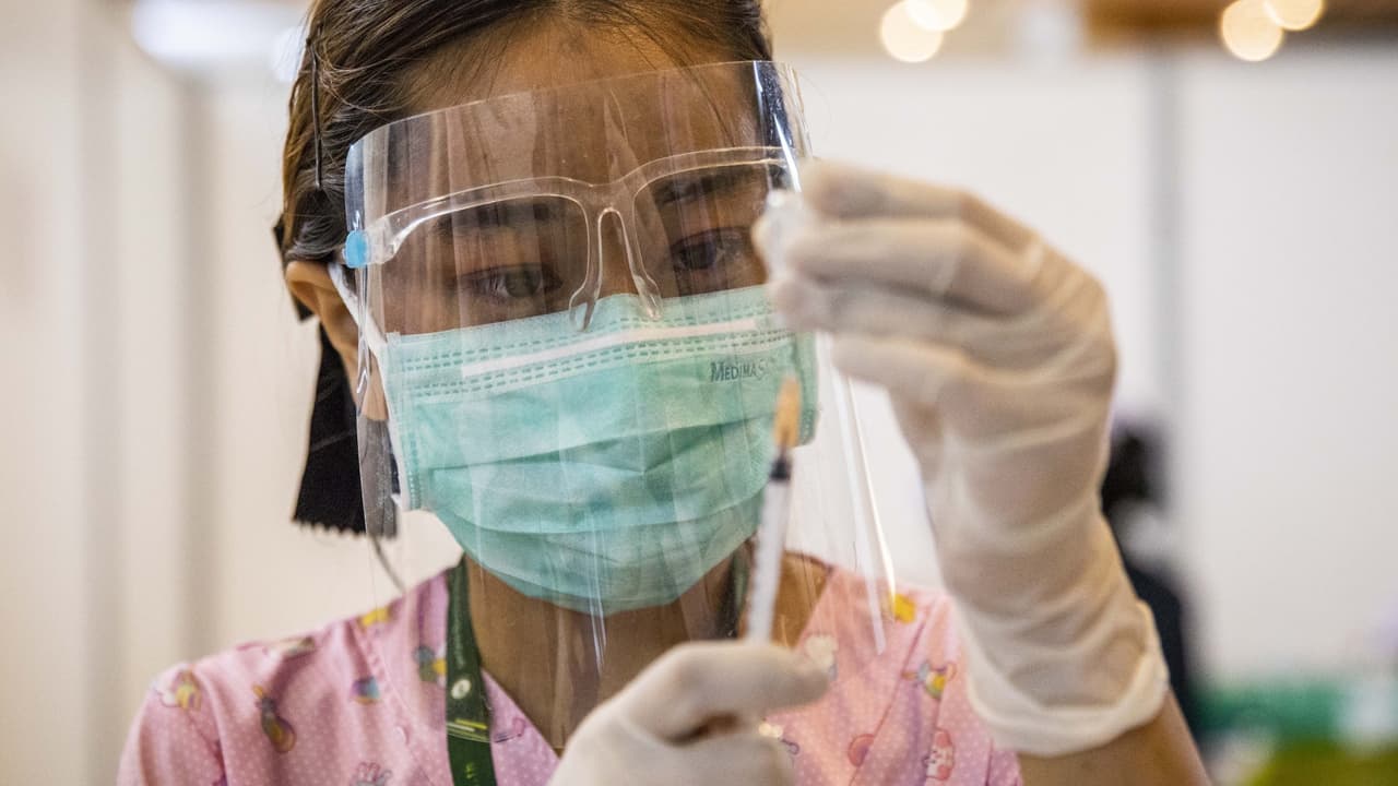 La ciudad de Phoenix hace más accesible para sus residentes las vacunas contra covid-19 