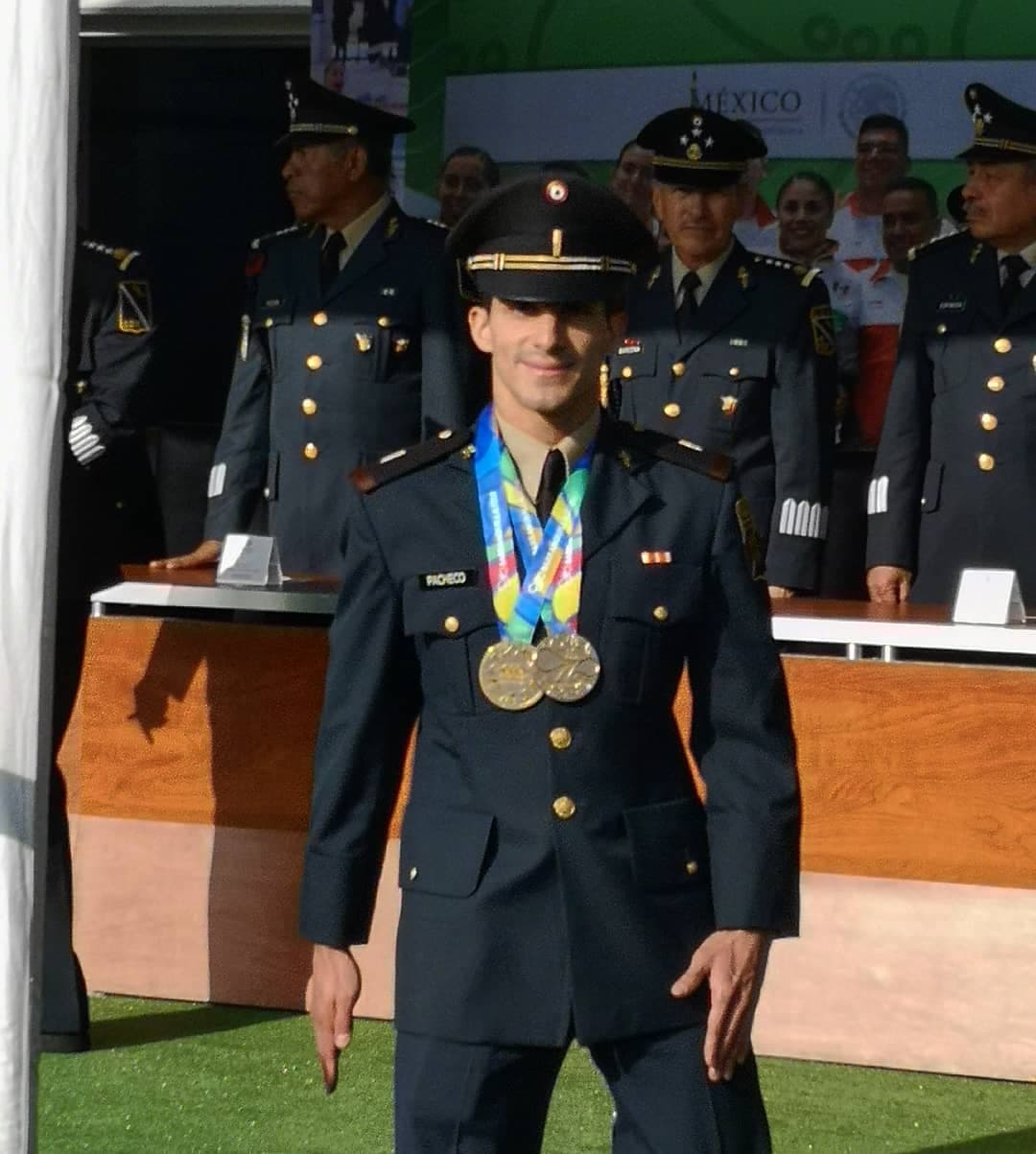 Rommel con sus dos medallas de oro.