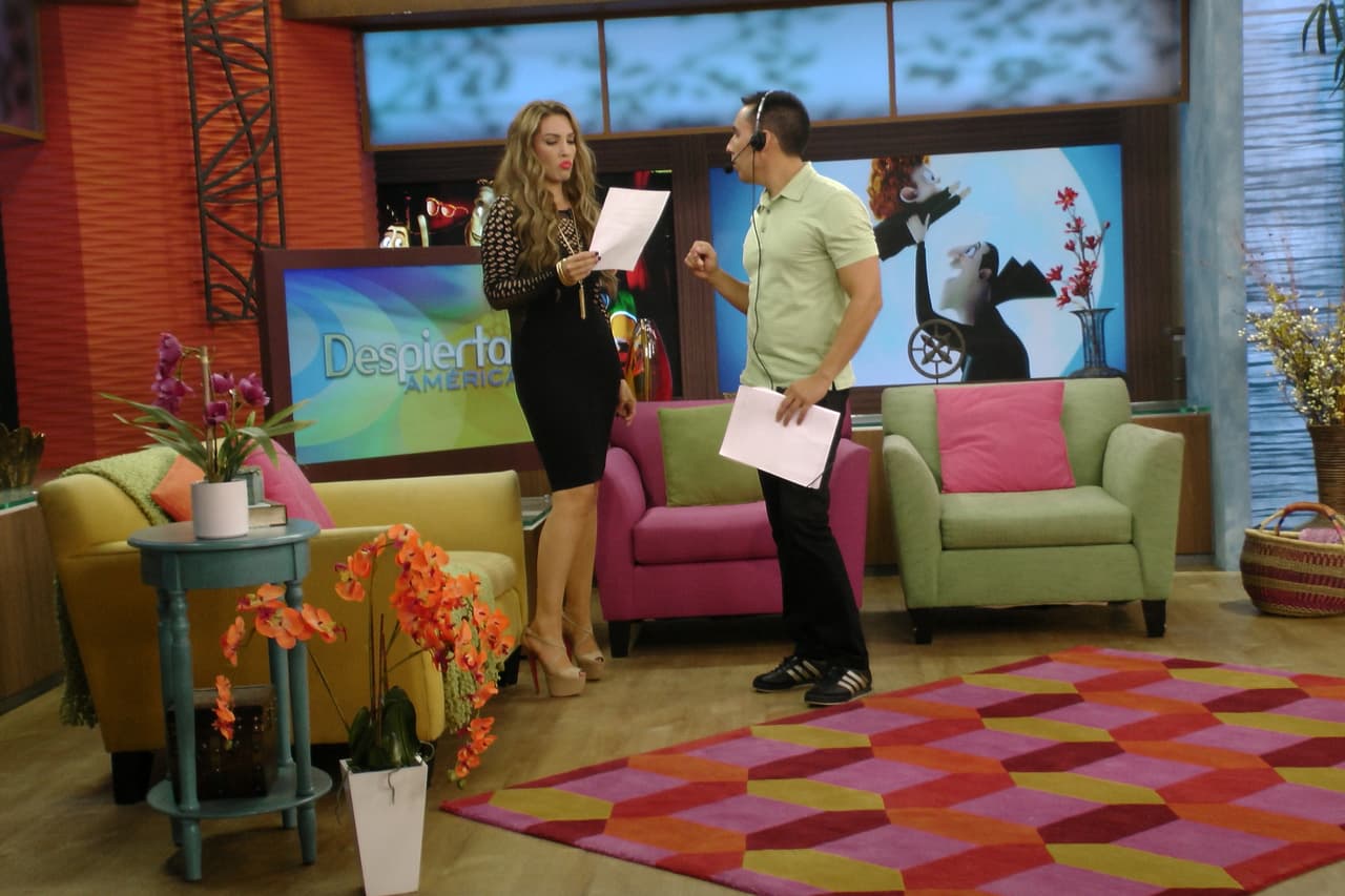 ¡Alguien está muy atenta estudiando sus líneas!