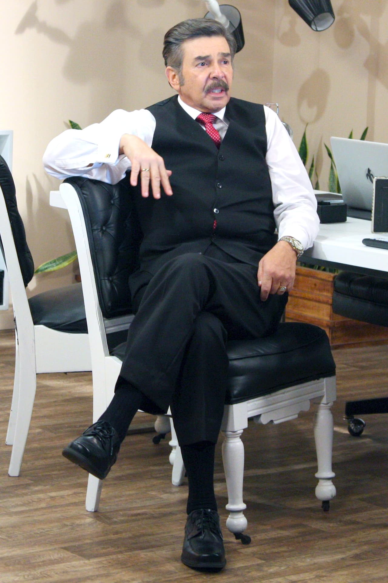 "Éramos del mismo año, nacimos en el mismo año, en el 48, y cuando se empieza a ir la gente de tu generación 
<b>se siente diferente</b>", destacó el actor de 
<b><a href="https://www.univision.com/entretenimiento/una-familia-de-10-regresa-a-la-tele-y-asi-luce-su-elenco-tras-12-anos-de-ausencia-fotos">Una familia de 10</a></b>.