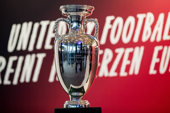 Eligen sedes para Eurocopa: 2028 en Reino Unido e Irlanda; 2032 en Italia y Turquía