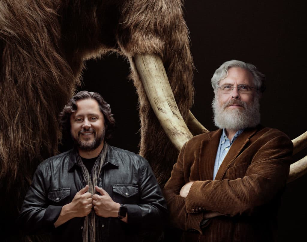 Ben Lamm, emprendedor de tecnología y software, y George Church, profesor de genética en la Escuela de Medicina de Harvard, los grandes responsables de traer de vuelta al mamut lanudo a través del Colossal Project.