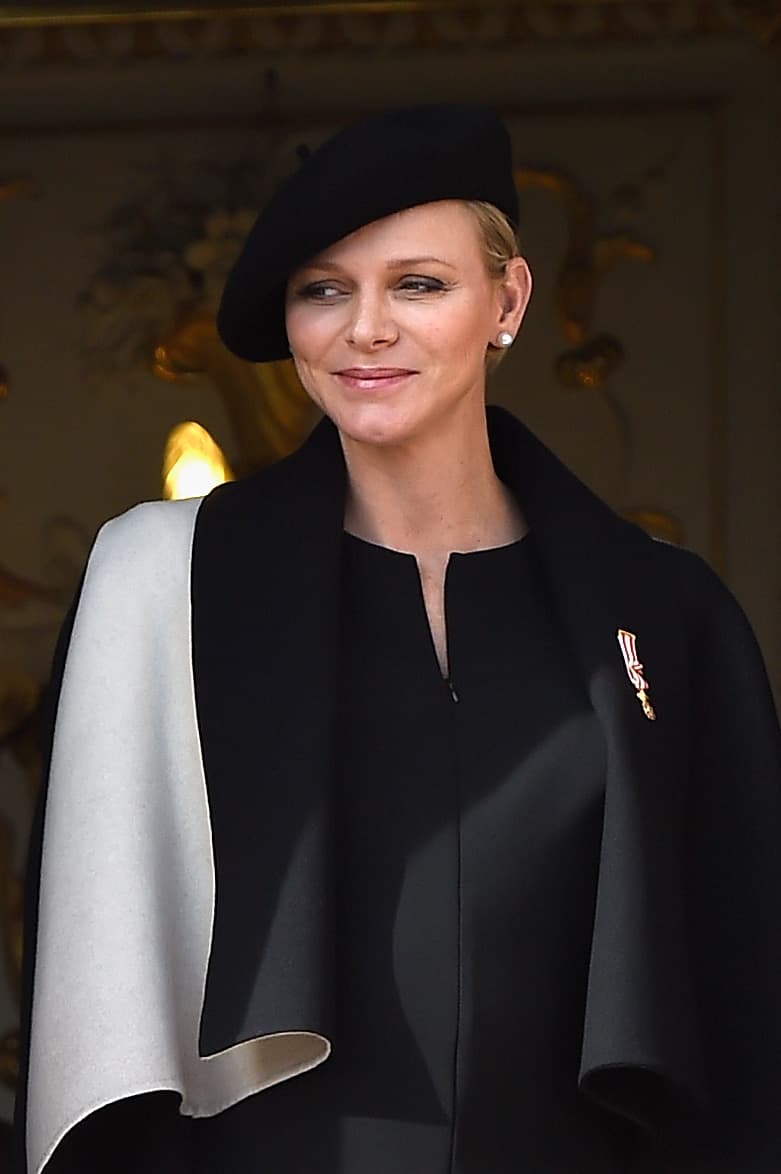 Se dice que su matrimonio es arreglado y un contrato de varios millones de euros es lo único que une a la pareja real.