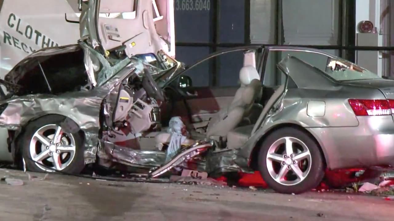 Un camión choca contra un vehículo dejando a uno de los conductores en estado grave al suroeste de Houston