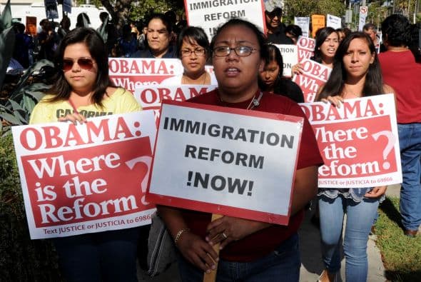 Legisladores en el estado de Georgia presentaron un proyecto de ley similar a la controvertida medida SB 1070 de Arizona. La nueva propuesta, al igual que la SB 1070, le permitirá a los departamentos de policía locales verificar el estatus migratorio de los residentes. También se les extenderá la autoridad de arrestar a todos aquellos que no puedan comprobar su residencia legal dentro del país.