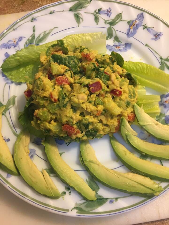 Para preparar este wrap verde puedes usar hojas de lechuga romana o de lechuga iceberg.