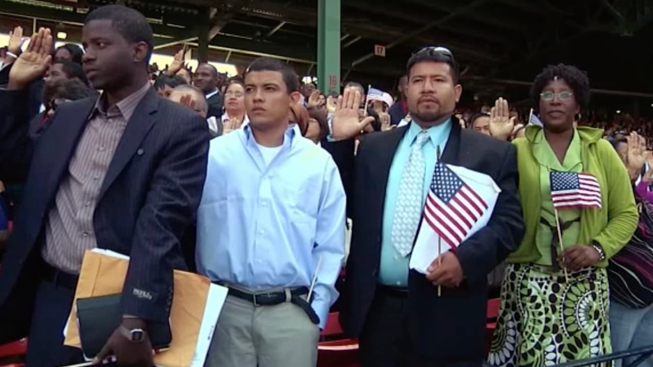 Siempre es importante consultar con un abogado de inmigración autorizado si tienes antecedentes penales. Porque eso sí podria ser un problema a la hora de solicitar la naturalización.