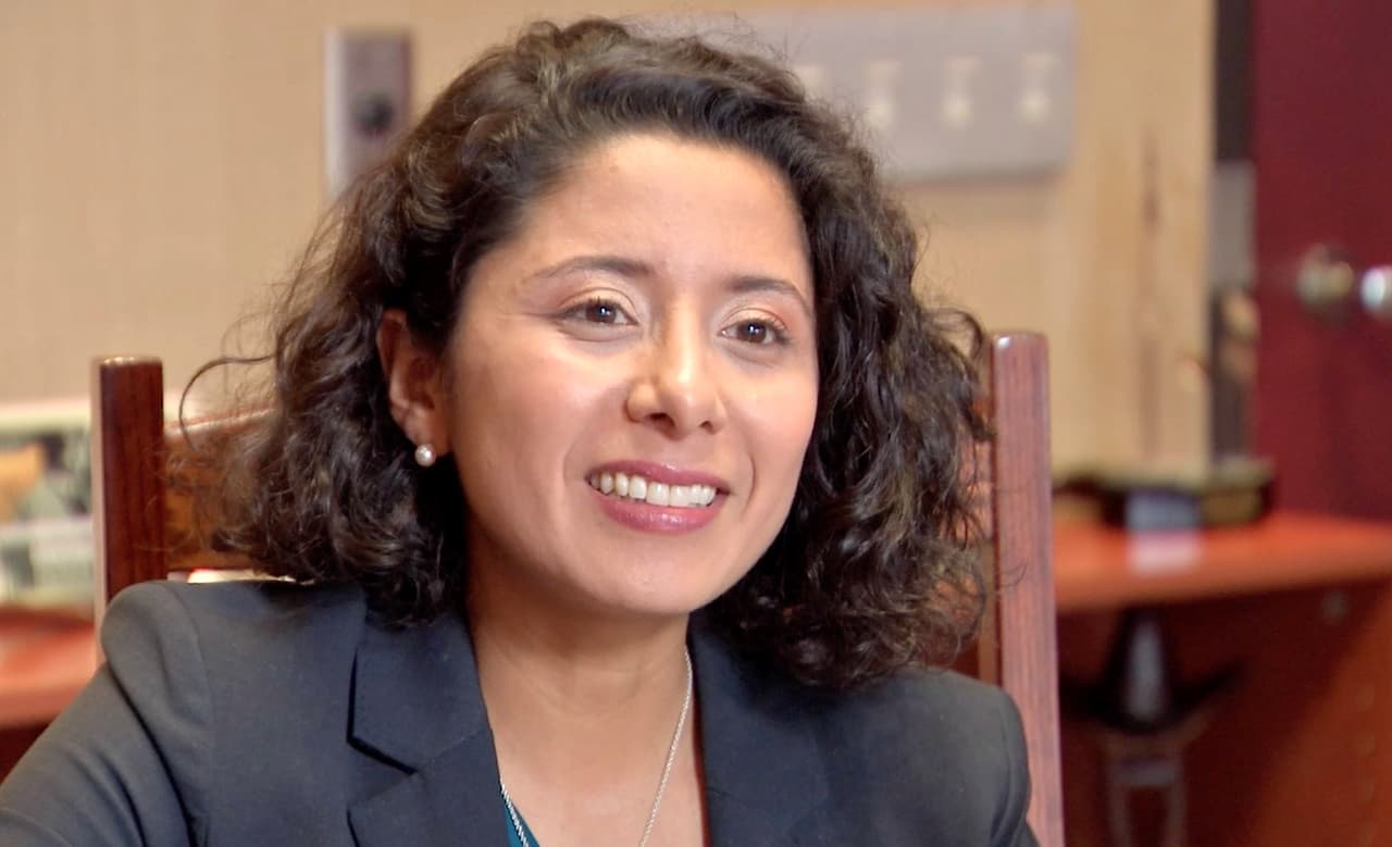 Es la primera mujer juez del condado Harris y también la más joven.