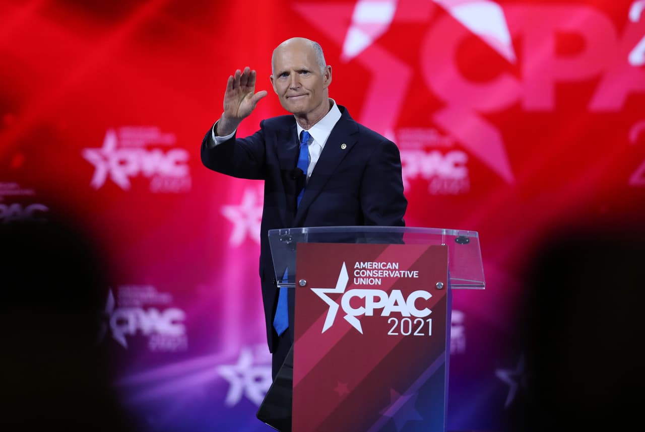 <h3 class="cms-H3-H3">Senador Rick Scott, de Florida</h3>
<br>
<br>🗳️ El senador fue electo al cargo en 2018 y su periodo actual termina en 2025. 
<br>
<br>🗳️ En un comunicado difundido el 6 de enero de 2021, Scott subrayó que estaba dispuesto a escuchar los argumentos de los dos lados y mostró preocupación por las afirmaciones referentes a Pennsylvania. “Escuché a los electores de Florida y de todo el país y escuché sus preocupaciones sobre la forma en que se llevó a cabo esta elección”, señala. 
<br>