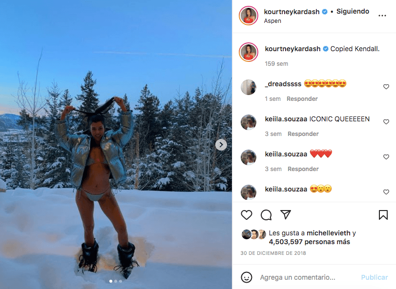 Kourt aceptó que le copió a Kendall en el caption de su foto. Sin embargo, en su caso, el frío no impactó tan fuerte su cuerpo, ya sí ocupó una chamarra.