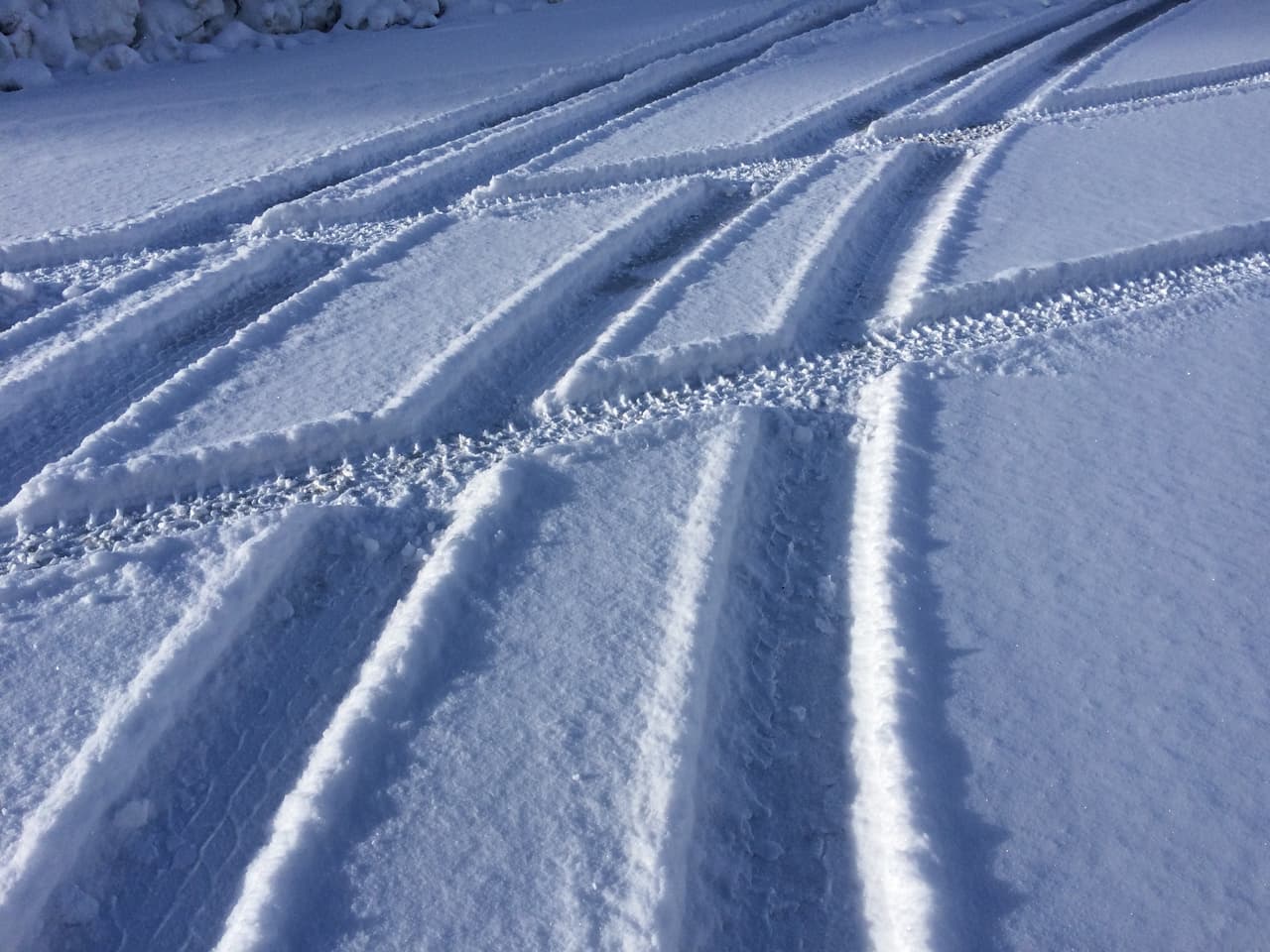 Residentes del norte de Arizona y personas que tengan planeado viajar al norte, deben tener precaución porque los caminos se encuentran muy resbalosos.