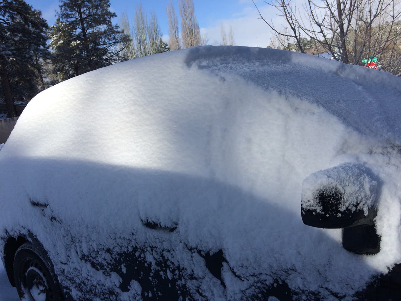 Residentes del norte de Arizona y personas que tengan planeado viajar al norte, deben tener precaución porque los caminos se encuentran muy resbalosos.