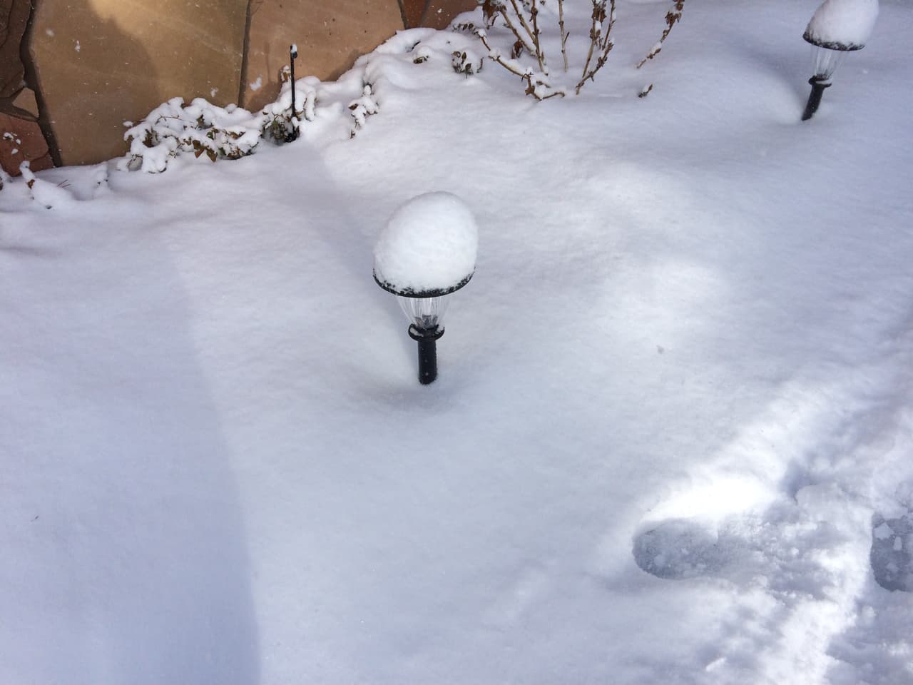 Residentes del norte de Arizona y personas que tengan planeado viajar al norte, deben tener precaución porque los caminos se encuentran muy resbalosos.