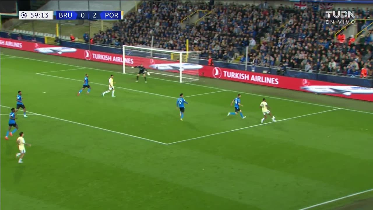 ¡GOL!  anota para FC Porto. Stephen Eustáquio