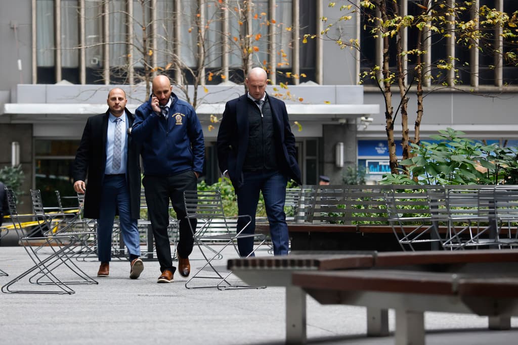 Según declaraciones de su esposa Paulette Thompson a NBC News, el CEO
<b><a href="https://www.univision.com/local/nueva-york-wxtv/sospechoso-enmascarado-asesina-ceo-unitedhealthcare-manhattan" target="_blank">había manifestado recientemente haber recibido amenazas,</a> </b>posiblemente relacionadas con problemas de cobertura de seguros, aunque no proporcionó detalles específicos.