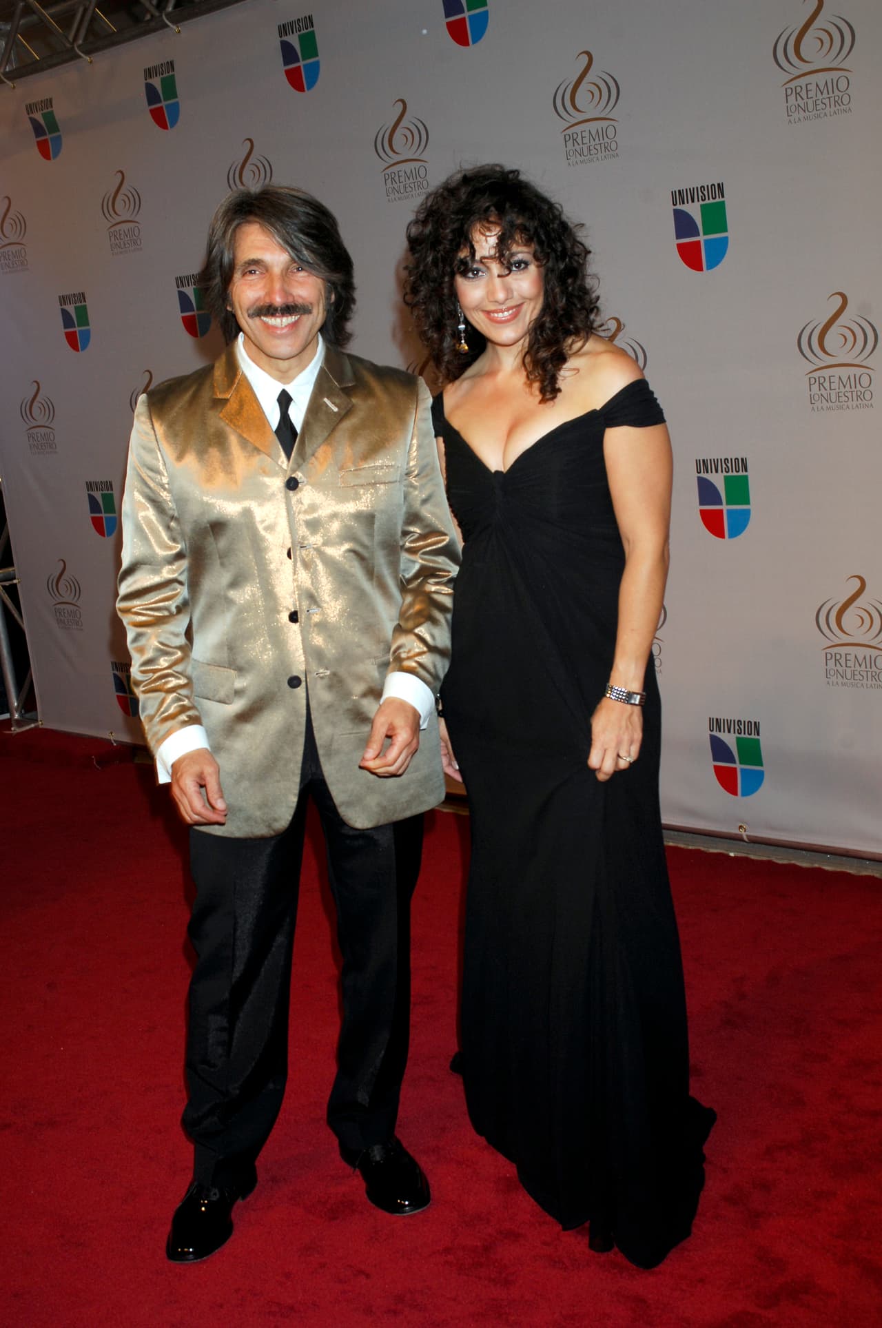 Los cantantes Diego Verdaguer y Amanda Miguel llevan más de cuatro décadas de matrimonio, por lo que se han convertido en una de las parejas más admiradas en el mundo de la música. En Premio Lo Nuestro 2010 presumieron su gran amor.