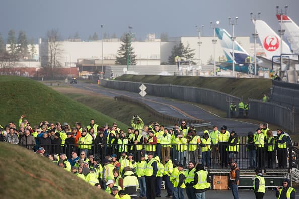 Los empleados de Boeing presenciaron el vuelo de prueba.