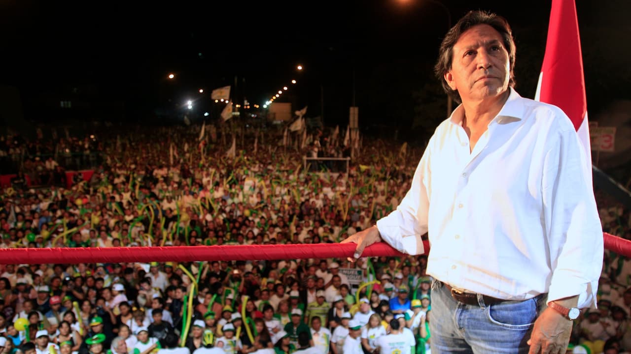 De lustrar zapatos llegó a la presidencia de Perú; años más tarde terminó preso en California