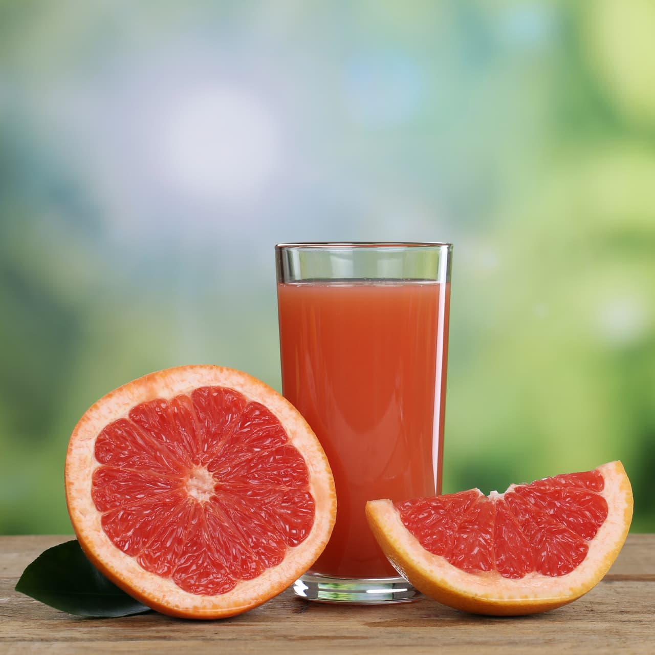 <b><i>SALUD</i></b>
<br>Respecto a tu salud es mejor, que comiences por consumir jugo de toronja en las mañanas, podrías mezclarlo con guayaba, espinaca o kiwi. Sobre todo, si quieres permanecer enfocado en tu salud y energía. Podrías estarte recuperando de algo que haya sido una queja o dolencia, el bienestar se encuentra cerca de ti.
<br>
