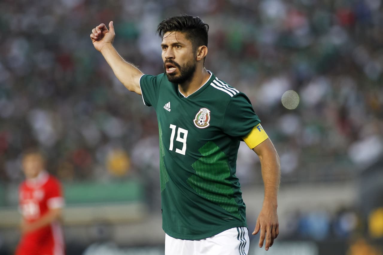 ORIBE PERALTA
<br>Disputó la última media hora en lugar del Chicharito y puso garra en la pelea por la pelota, además de empujar a los centrales presionando la salida. No viene de su mejor torneo, pero si marca en el Azteca podría meterle presión a Osorio para alinearlo como el 9 titular.
<br>
<i>Calificación 7</i>