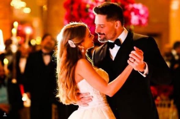 "¡Feliz primer aniversario al amor de mi vida!", anotó en español Joe Manganiello.