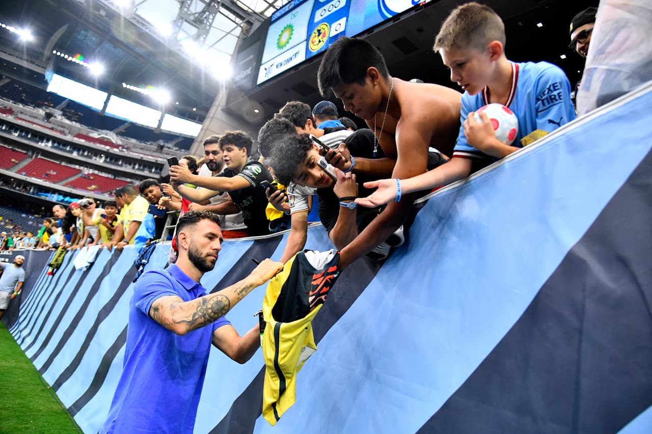 Manchester City metió el acelerador en el momento oportuno y se llevó el triunfo en un buen partido ante un América que no se amedrentó y que salió respondón en el primer tiempo. Hubo conato de bronca.