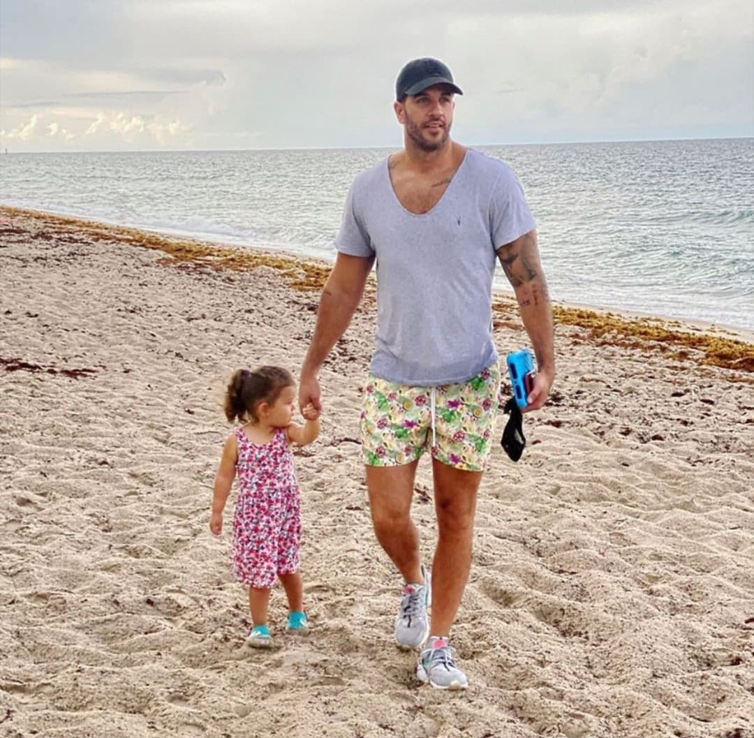 Yisus salió a pasar con sus nenas a la playa y en redes sociales compartió esta bella postal con su hija Silvana.