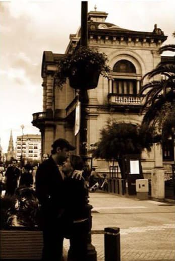 Ellos han logrado mantener viva la llama del amor con confianza y respeto mutuo. Karla ha contado en el programa que los celos no existen en su casa.