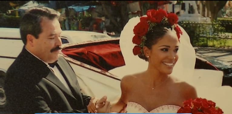 El día de la boda su papá la entregó en el altar. Karla siempre soñó con tener un festejo muy mexicano.
