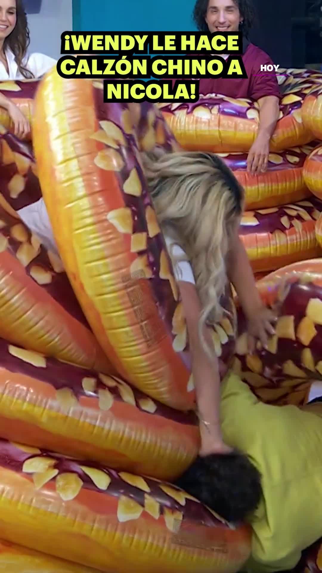 ¡No puede con ella! Nicola intenta detener a Wendy en el divertido juego de Hoy