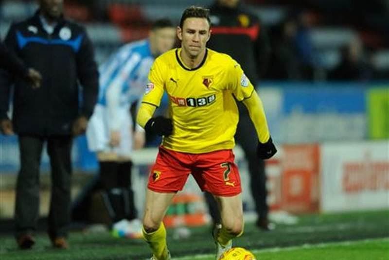 Curioso pensar cómo los hilos de la música y el futbol pueden ser tan estrechos y flexibles que, en una misma historia, cabe una estrella de rock, un club de futbol legendario, un mexicano y grandes personalidades alrededor de ellos.