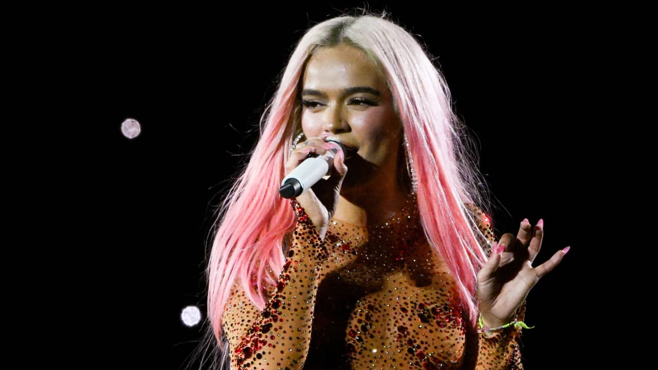 Cambian la letra a polémica canción de Karol G '+57' y debaten proyecto que censura