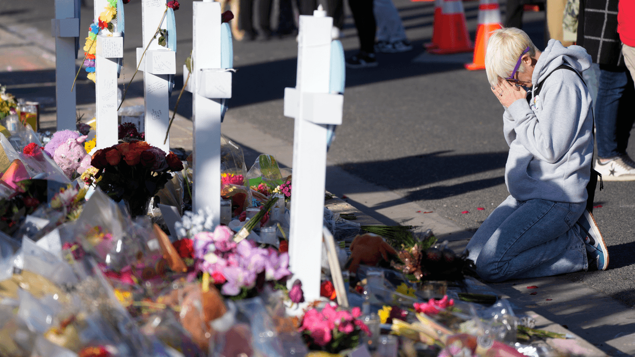 El sospechoso del tiroteo en un bar de Colorado cambió su nombre en Texas, reporta AP
