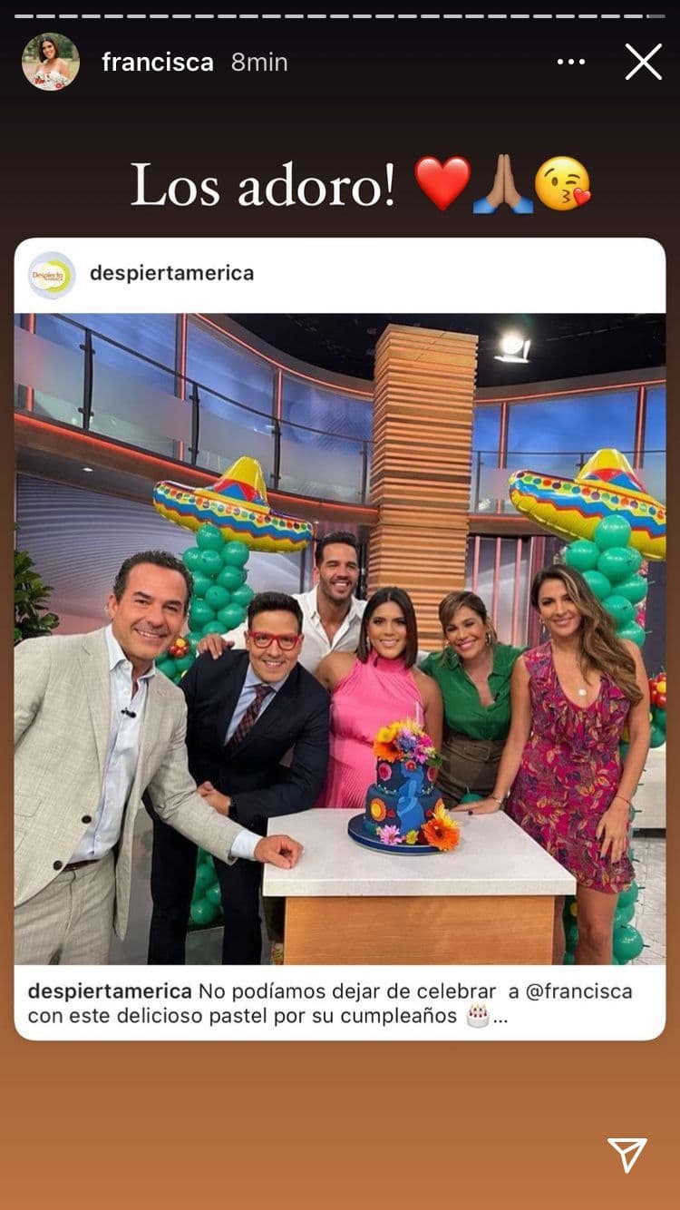 A través de las redes sociales las felicitaciones no se hicieron esperar, pues sus amigos más cercanos comenzaron a enviarle mucho cariño virtual.