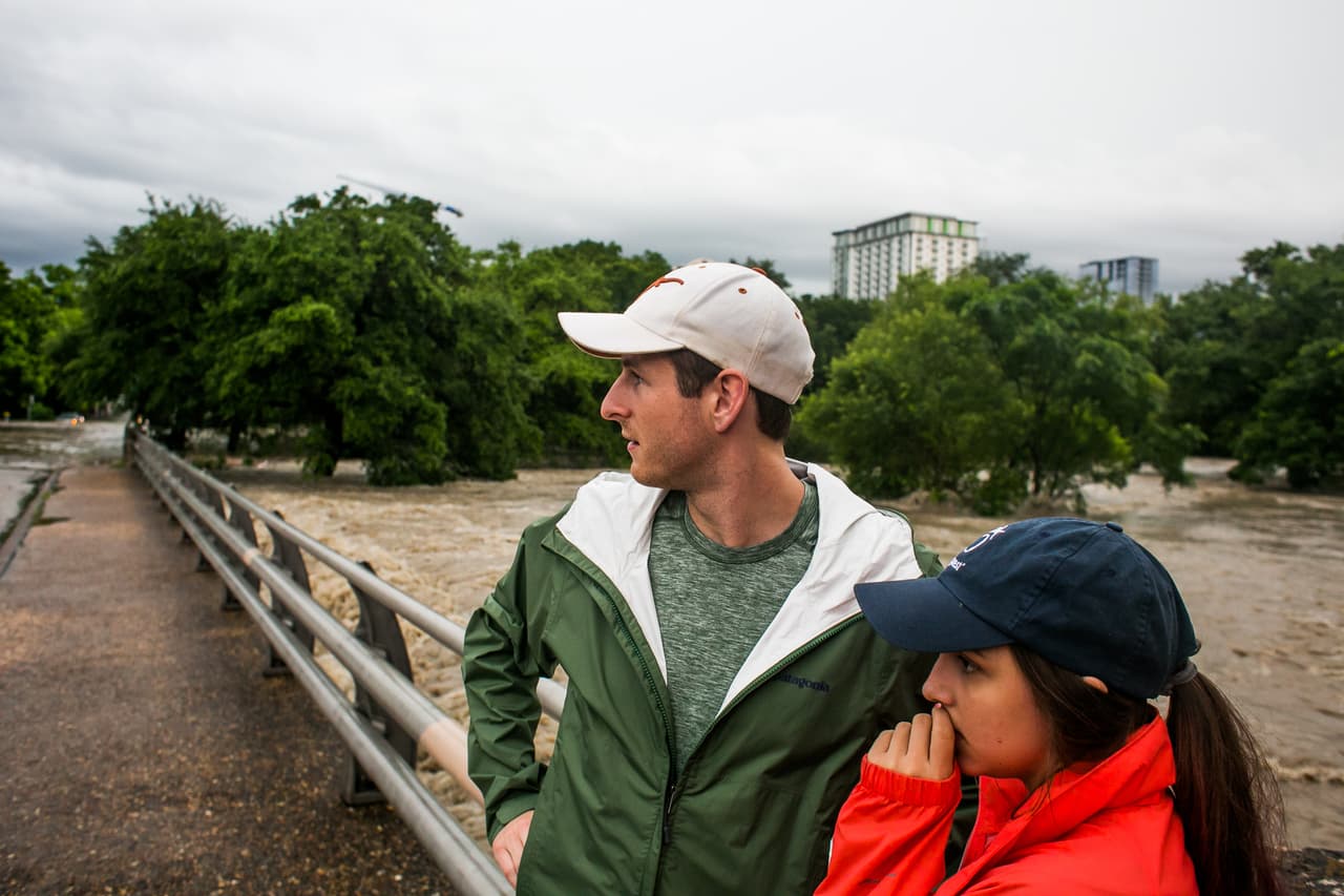Algunas zonas de la ciudad quedaron bajo el agua luego de intensas lluvias.
