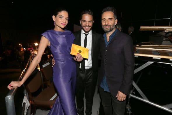 Una vez bajaban del escenario y durante la alfombra verde, se dieron la tarea de abrazarse, tomarse una que otra selfie y echarse uno que otro cuentito. ¡Y lo captamos todo!