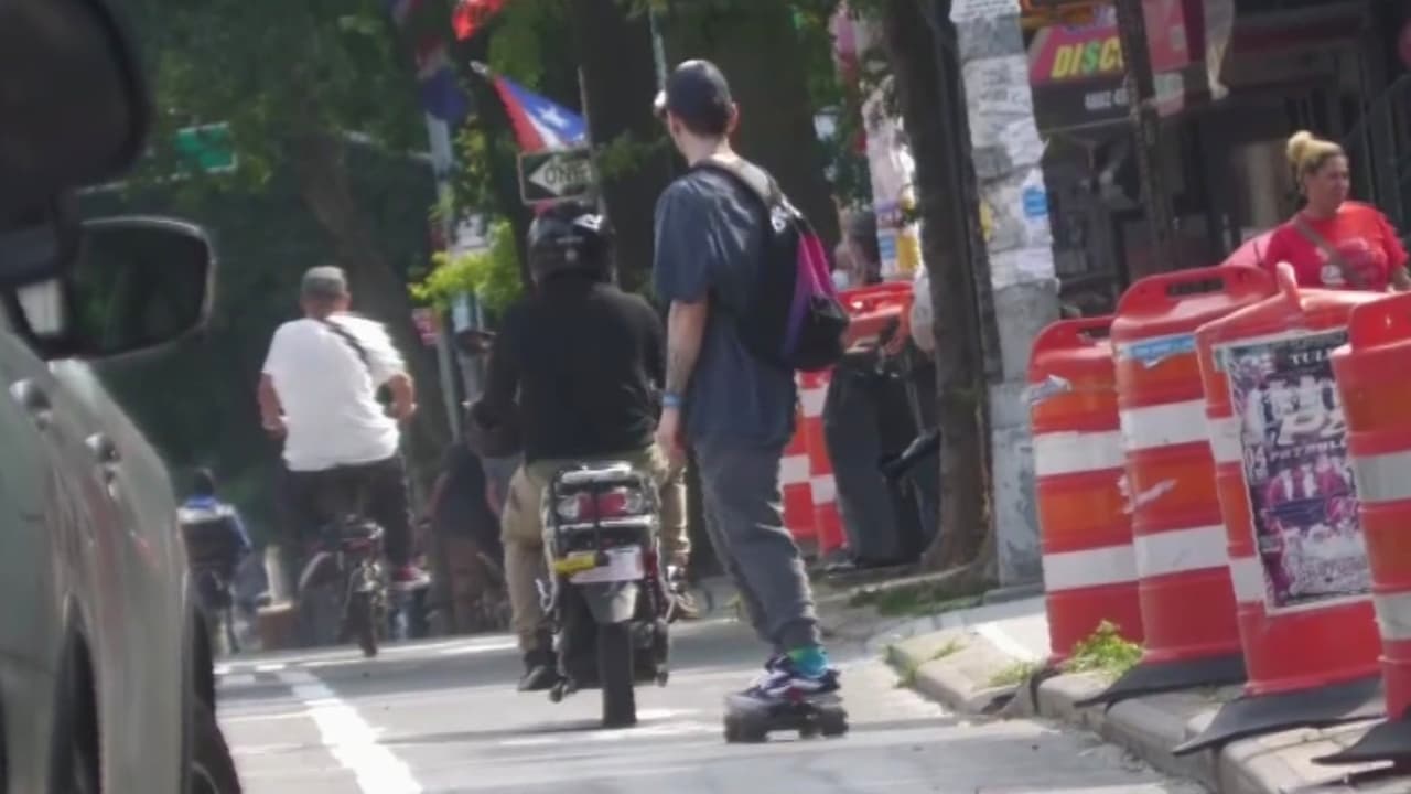 Concejo municipal de Nueva York evalúa 23 medidas para regular las bicicletas y 'scooters' eléctricos