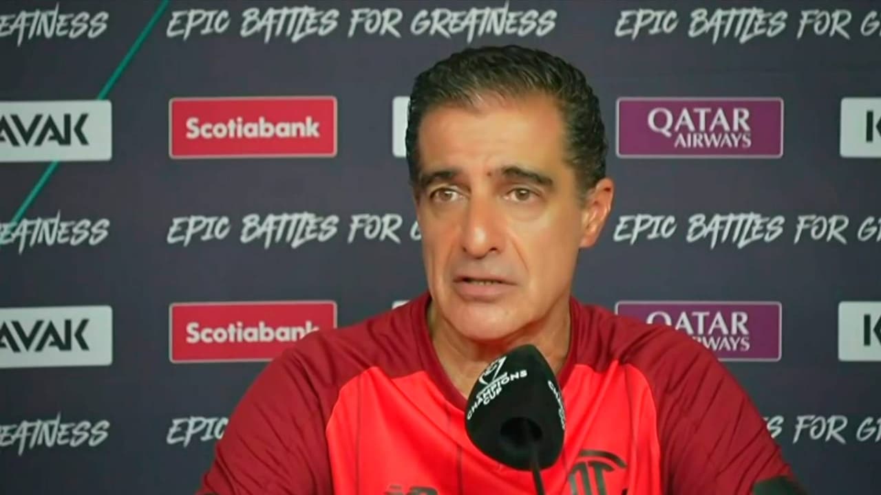 Fans llevan serenata a Toluca en Costa Rica 