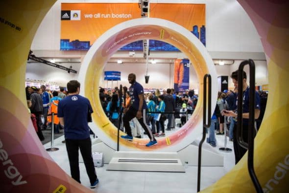 Por ejemplo, quienes saldrán primero tienen las mejores marcas (corren en menos tiempo) y por ello se les permite salir antes que el resto de los corredores.