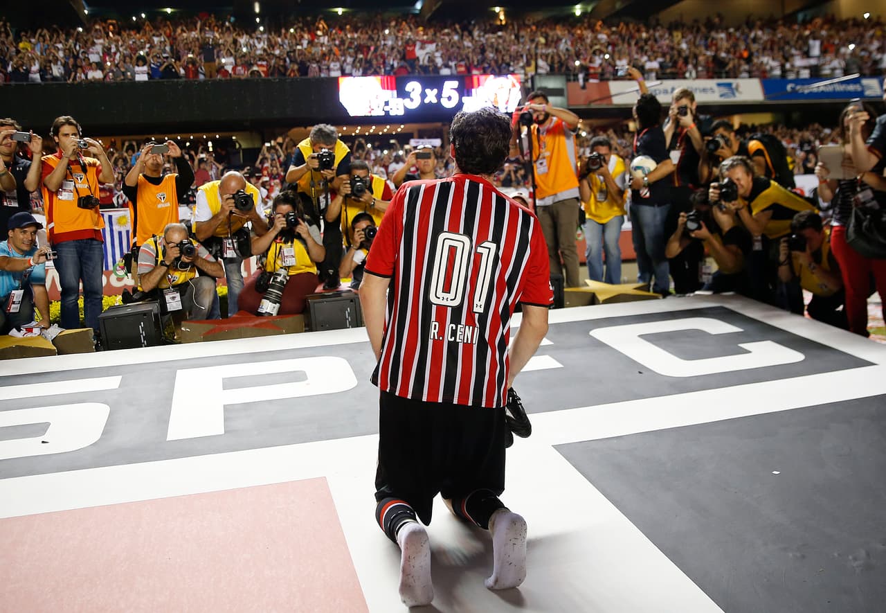 El arquero brasileó Rogerio Ceni fue una gran figura de Sao Paulo usando el 01.