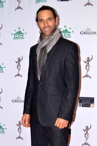 No se sabe la razón por la cual el intérprete escogió este nombre o por qué más tarde cambio su apellido a Lanús, pero hasta la fecha así es reconocido.