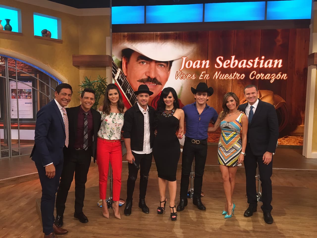 Homenajeamos y recordamos con mucho cariño a Joan Sebastian en compañía de Maribel Guardia y su hijo Julian Figueroa.