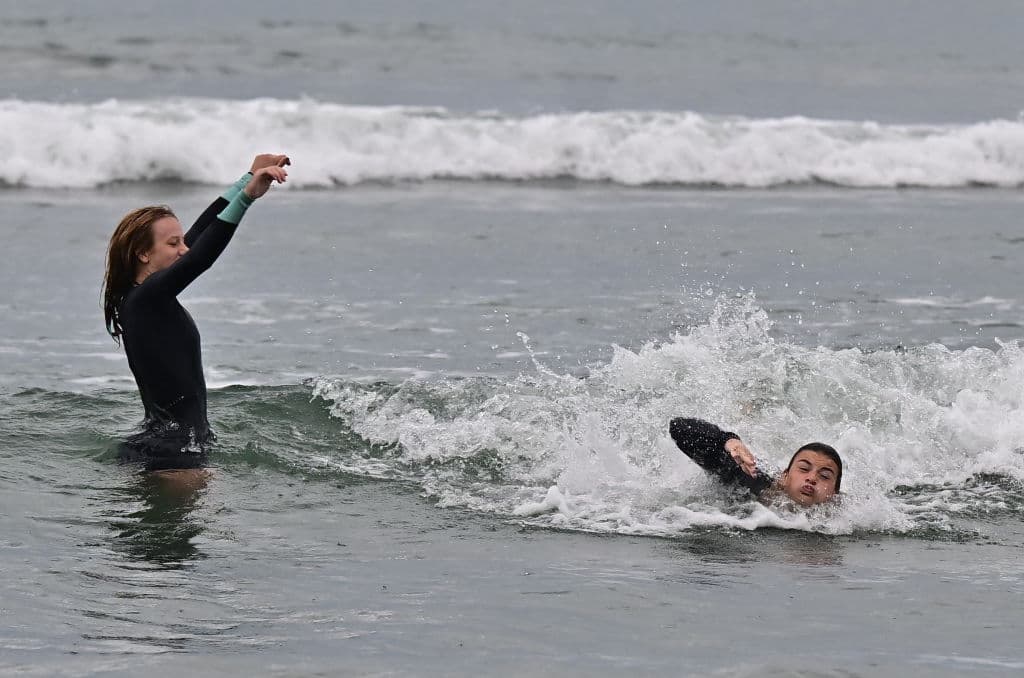 En 
<b>Oceanside, San Diego</b>, algunos amantes del surf intentaron aprovechar al máximo el fuerte oleaje.