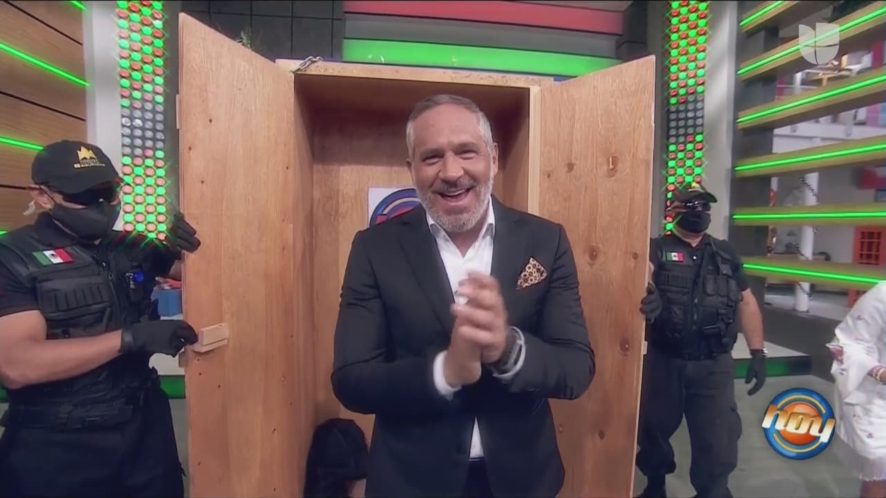 Otro sueño cumplido para Magda Rodríguez es la 
<b><a href="https://www.univision.com/famosos/arath-de-la-torre-admite-que-fue-infiel-muchas-veces-y-hasta-lo-descubrieron-fotos" target="_blank">incorporación de Arath de la Torre</a></b> al equipo de conductores, quien apareció luego de estar dentro de una enorme caja de madera. 
<br>