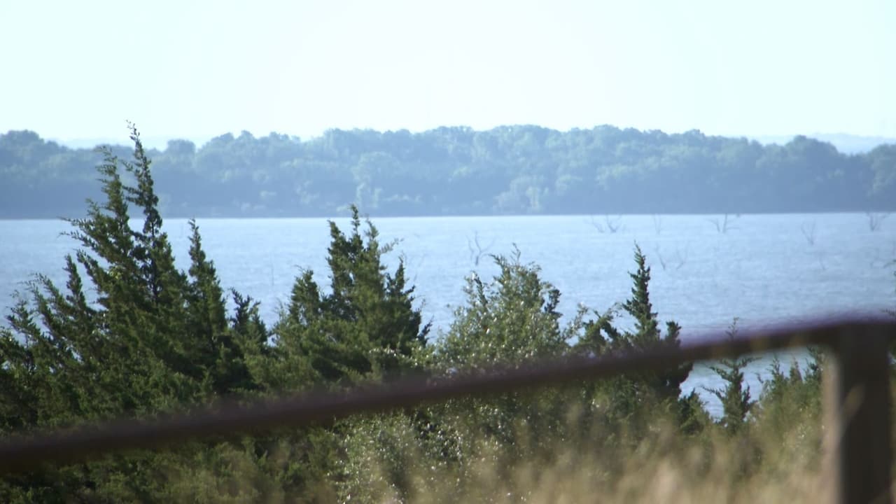 Encuentran los cuerpos de tres hombres en Lavon Lake después de que un bote se volteó