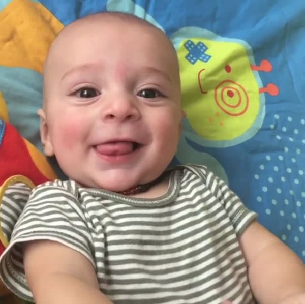 Esta tierna carita es la que tiene vuelto loco a 
<b><a href="http://www.univision.com/temas/rene-strickler">René Strickler</a></b>, él 
<b>se llama de Ian</b> y es su hijo más pequeño.